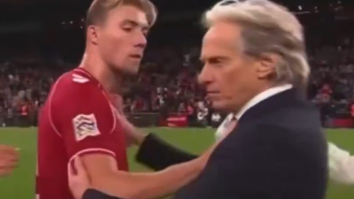 Jogador da Dinamarca empurra Jorge Jesus após derrota