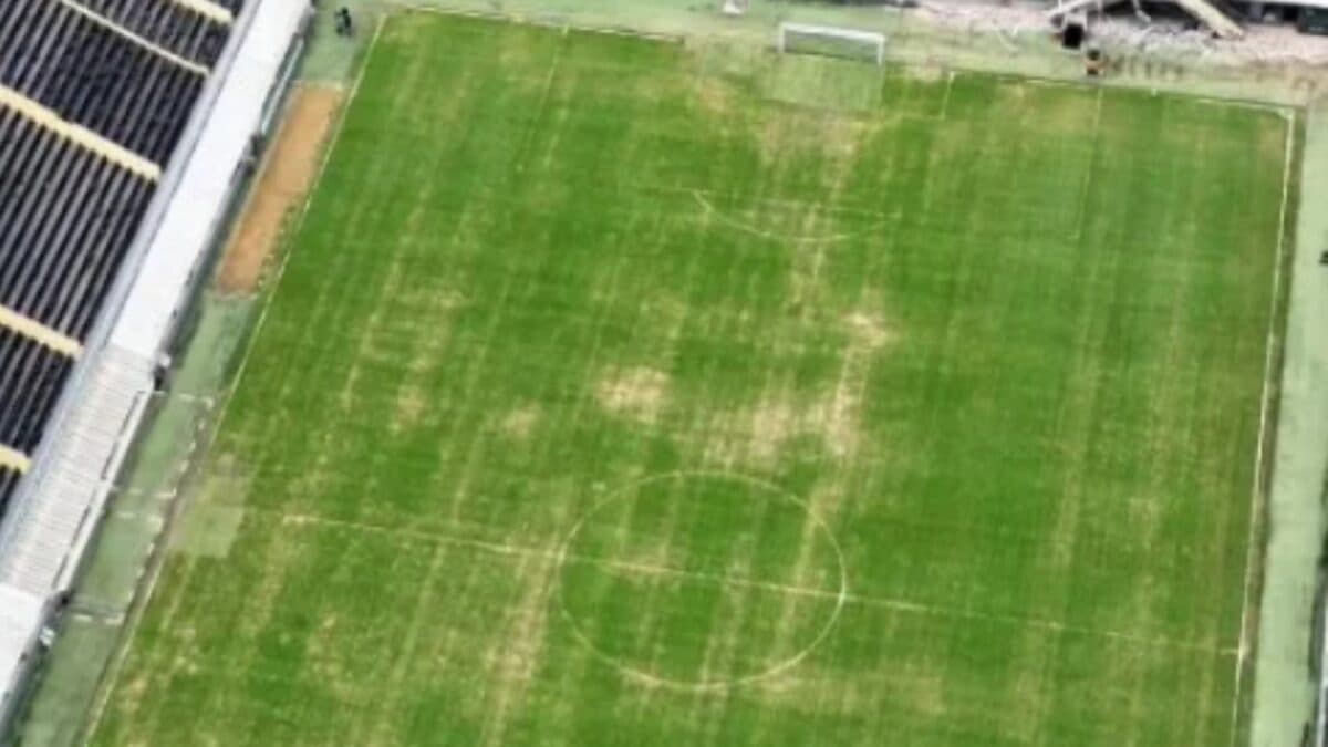 O que foi feito no gramado da Vila após quase um mês sem jogos