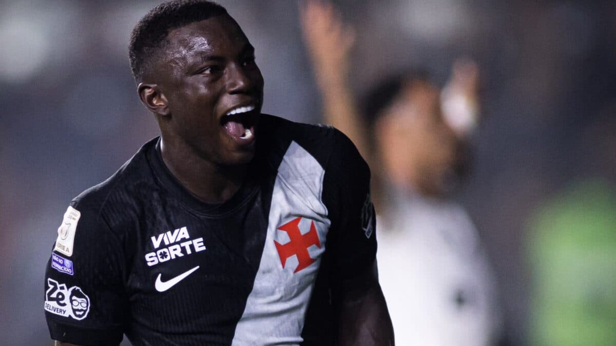 Vasco vira no fim, vence o Corinthians por 3 a 2 e mantém rival no Z4