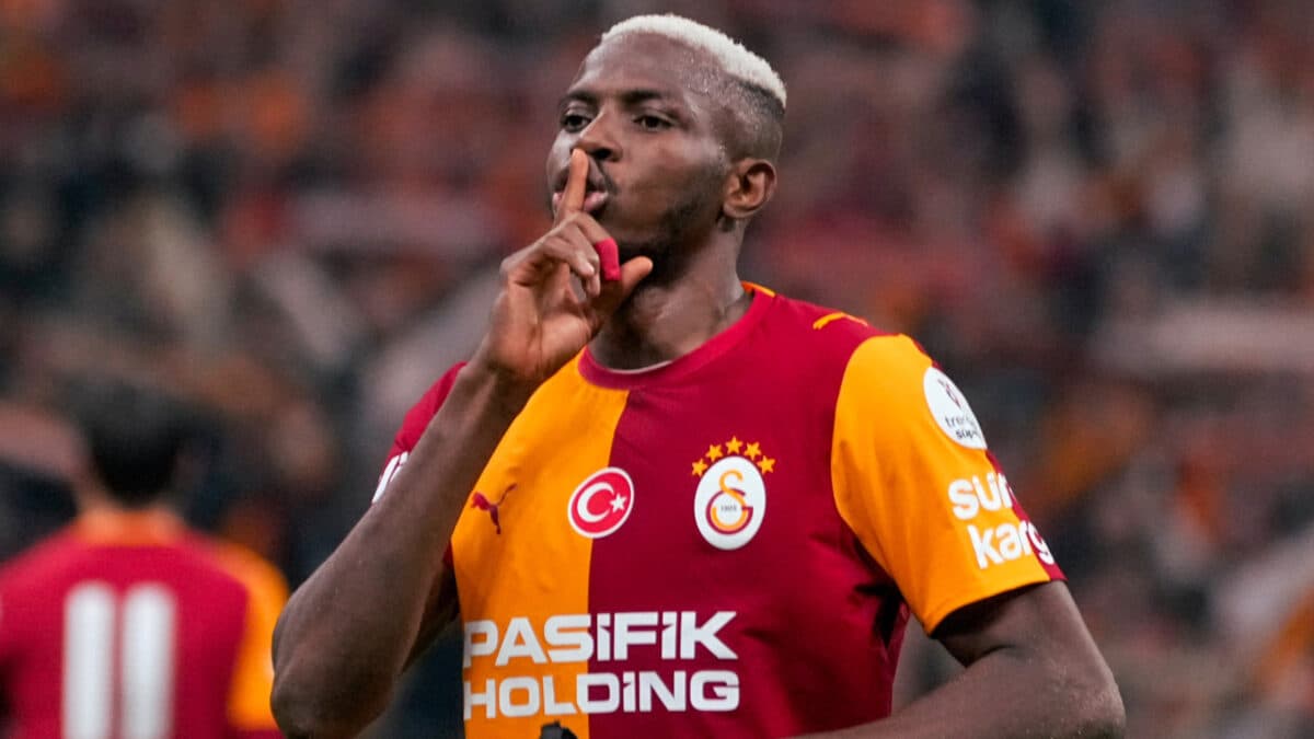 Galatasaray vence clássico contra o Fenerbahçe com dois gols de Osimhen