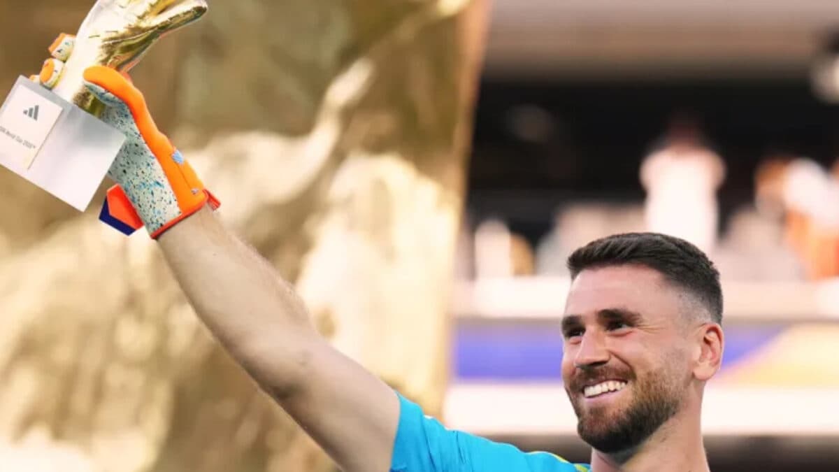 Goleiro da Espanha vence Troféu Yashin na Bola de Ouro