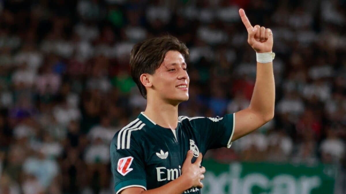Real Madrid acerta renovação com joia do clube