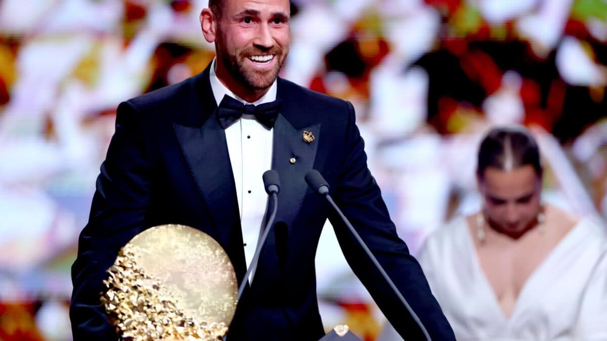 Terzić exalta Unai Simón após conquista do Troféu Yashin: ‘Chegou ao mais alto nível’