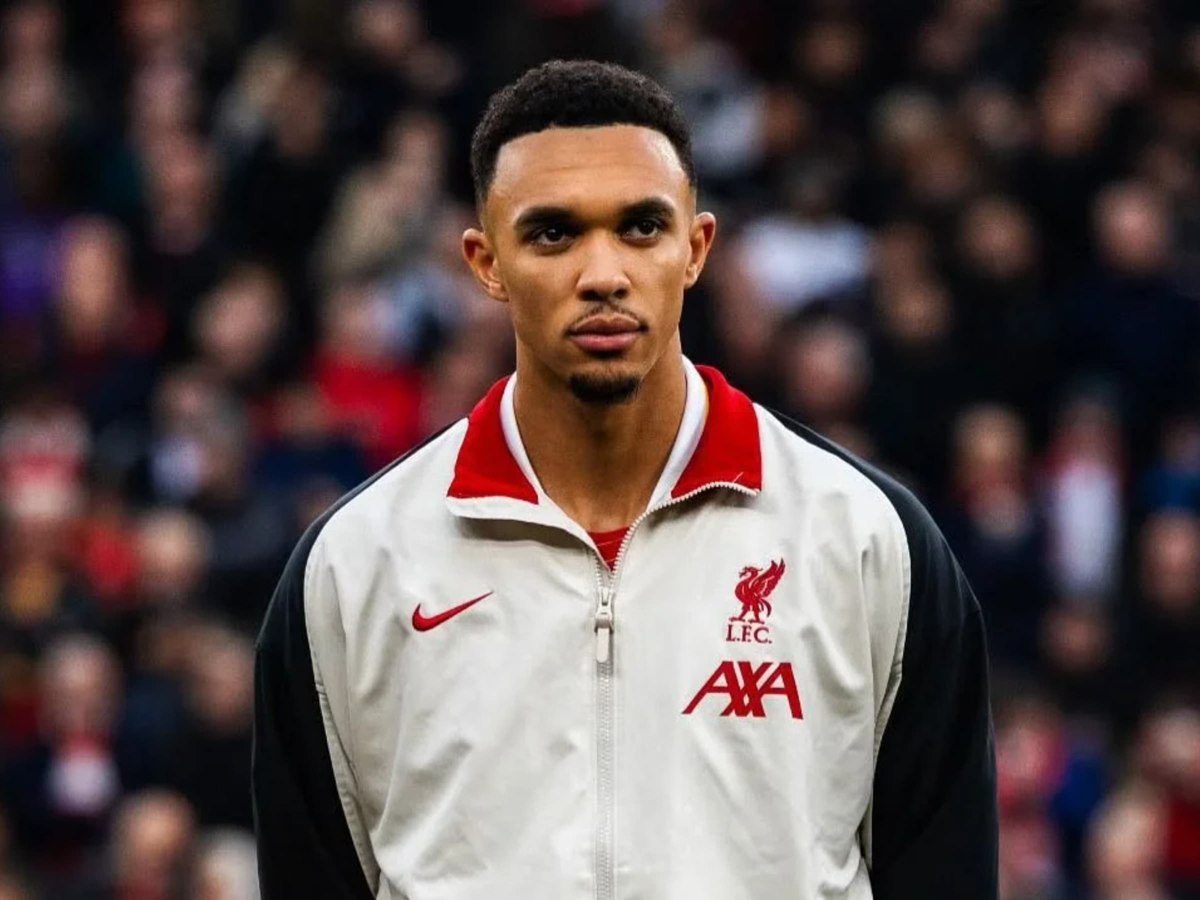 Ídolo do Liverpool defende volta de Alexander-Arnold aos Reds; confira