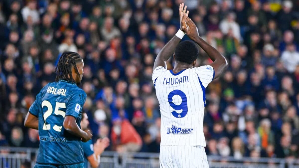 Inter de Milão vence Venezia com dois gols contra e volta a dividir liderança