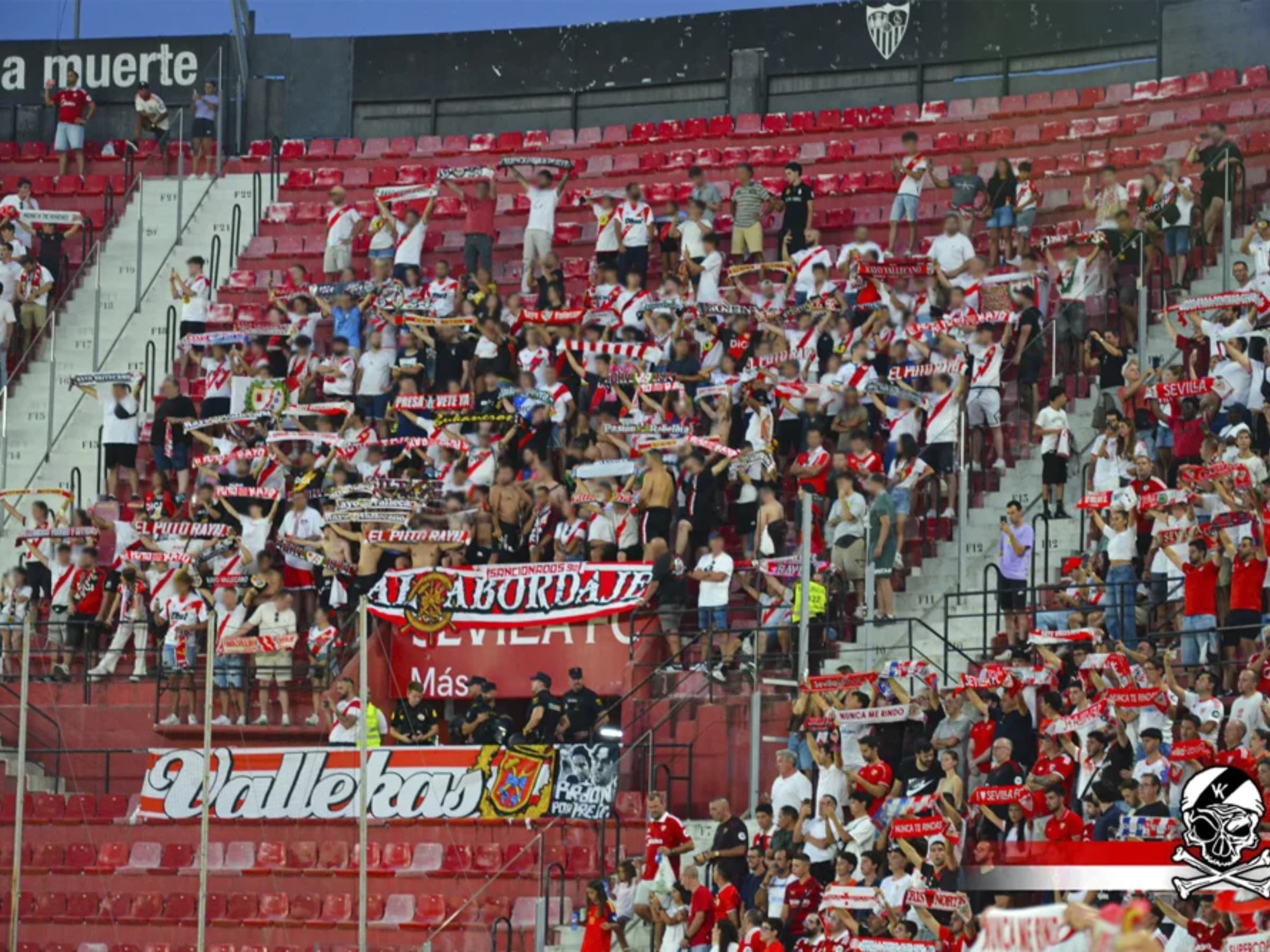 Torcedores do Rayo Vallecano ajudam vítimas de acidente de trem na Espanha