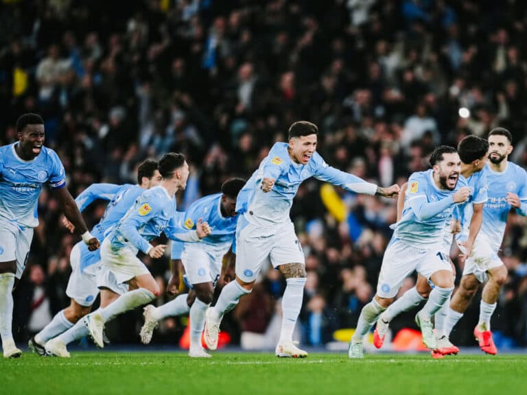 Com gol brasileiro, City vence o Brighton nos pênaltis e avança na Copa da Liga