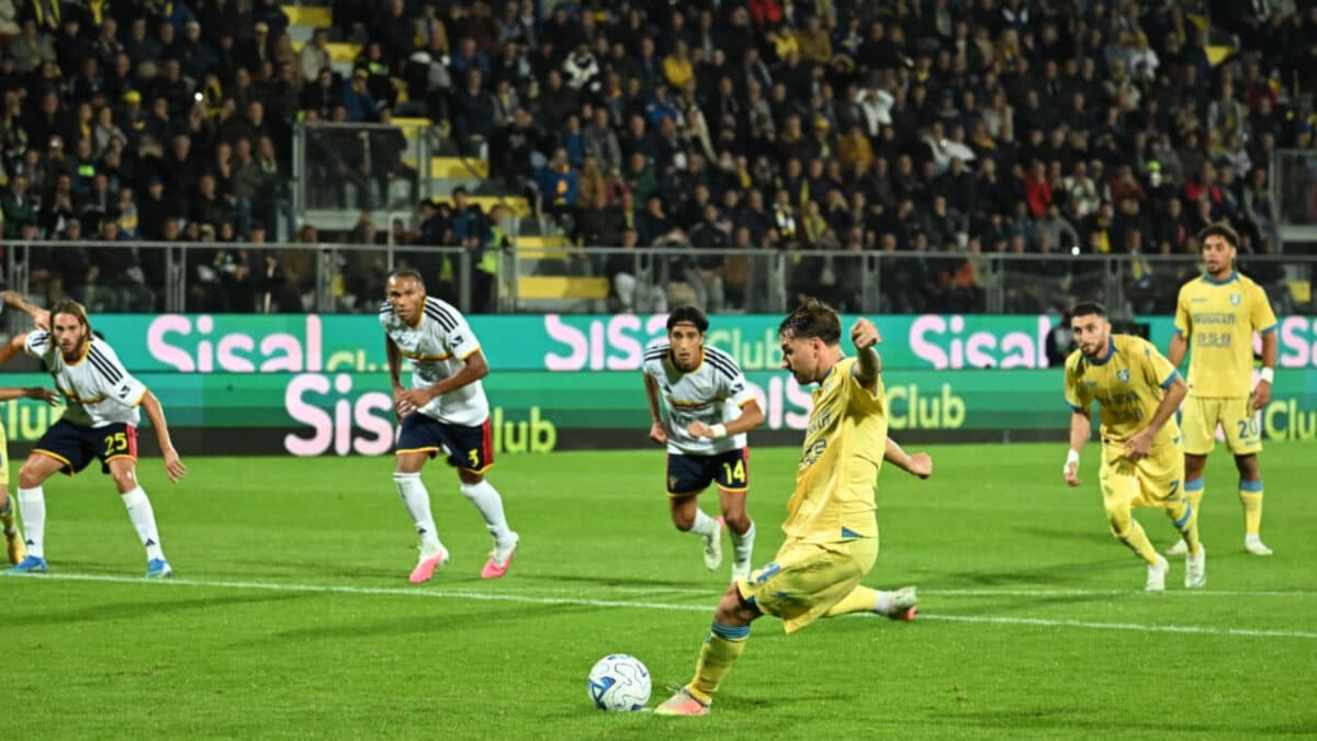 Frosinone atropela o Lecce e sobe ao sexto lugar no Italiano