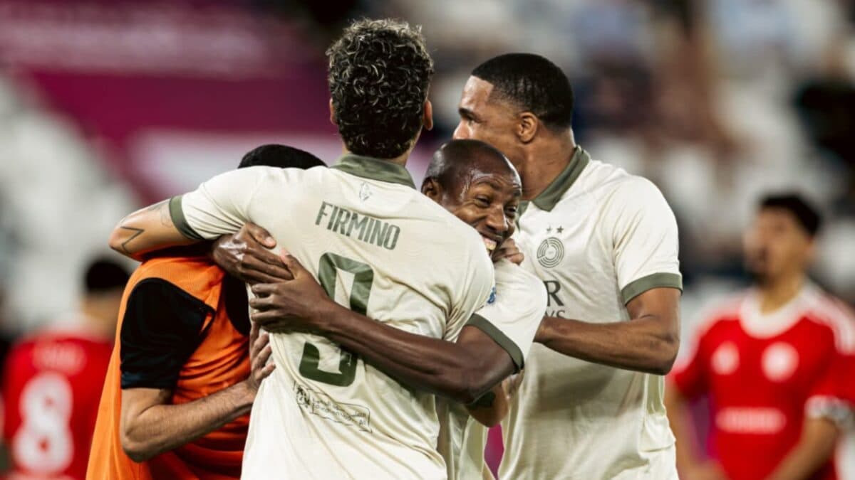 Firmino marca e Al Sadd assume a liderança no Catar