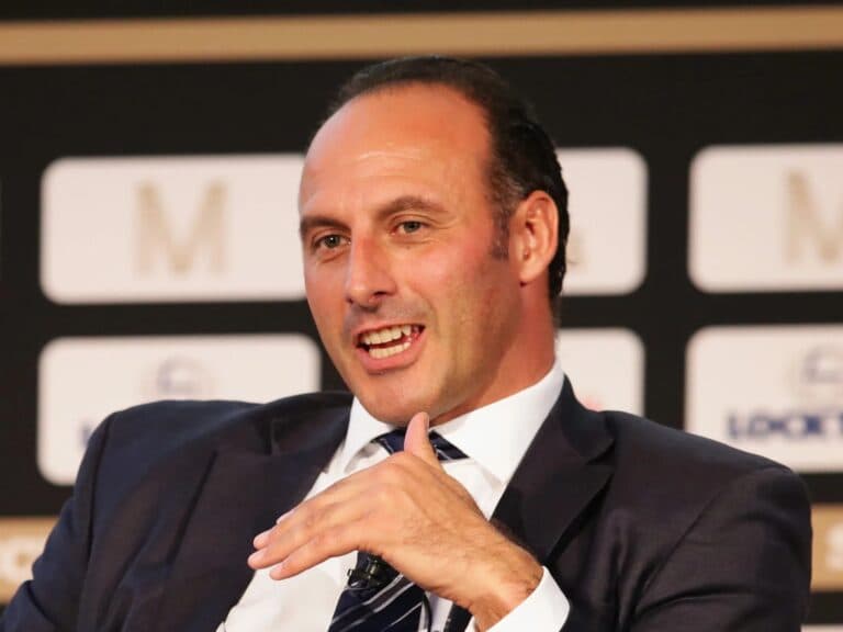Ex-Tottenham anuncia candidatura à presidência da Fifa