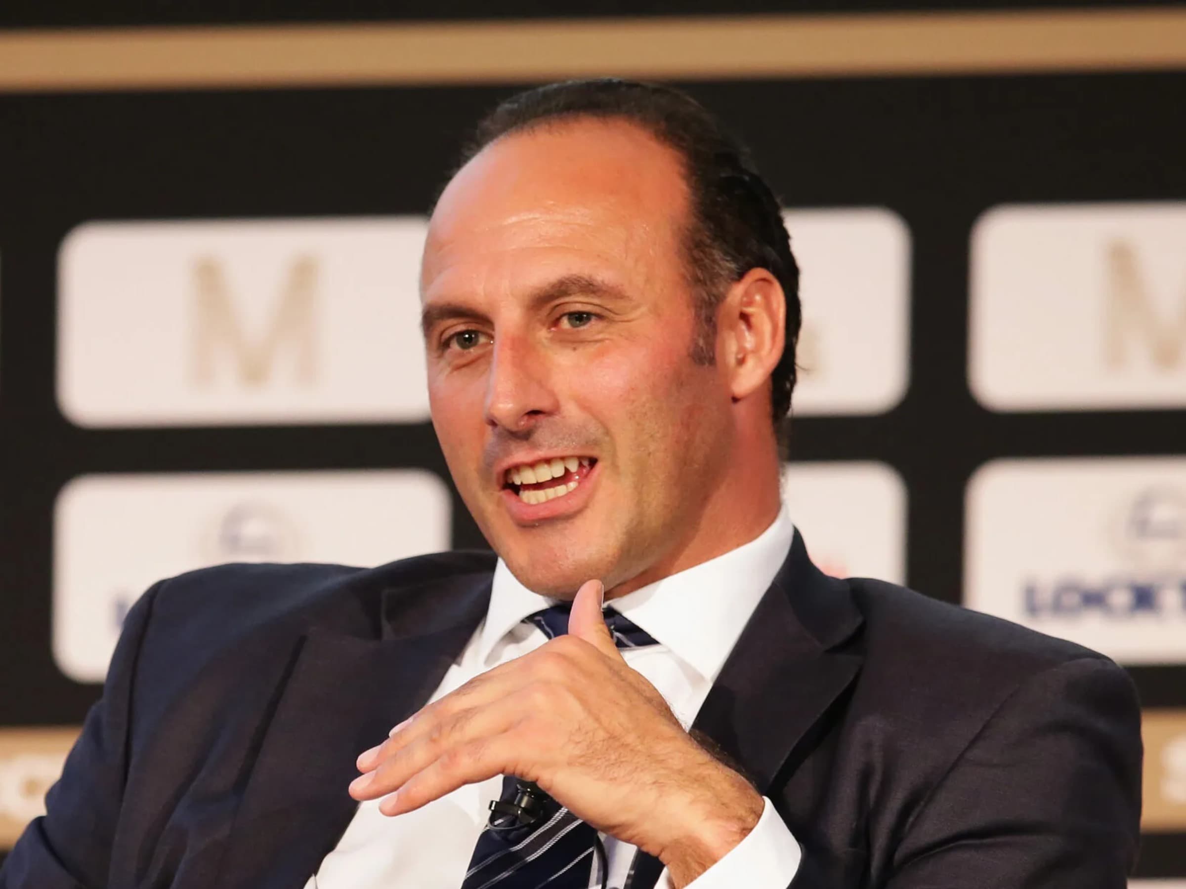 Ex-Tottenham anuncia candidatura à presidência da Fifa