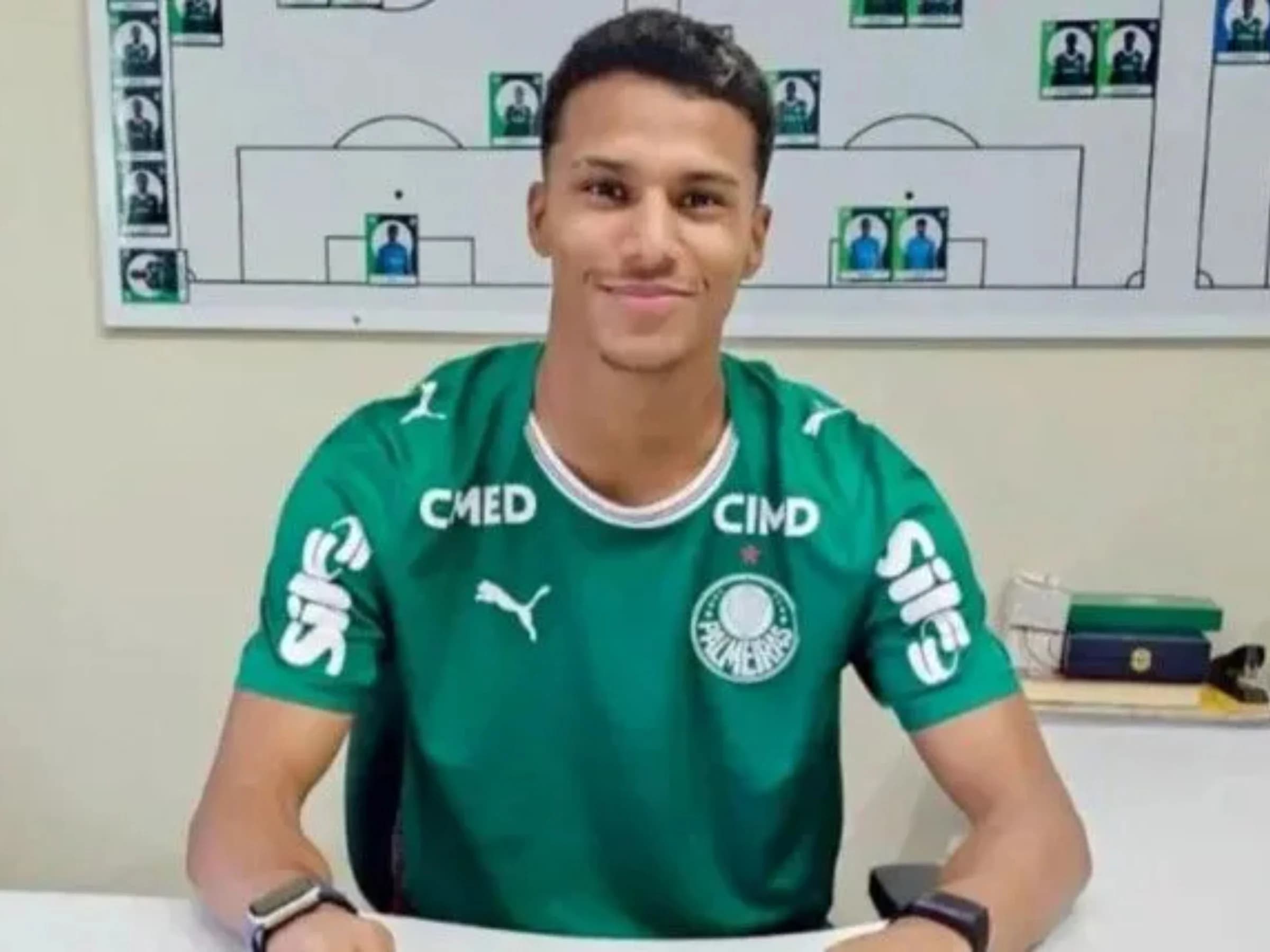 Palmeiras relaciona joia da base para jogo contra o Bahia