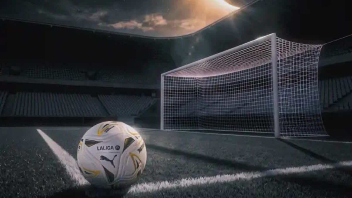 Barcelona x Real Madrid: El Clásico volta a ter sua própria bola especial