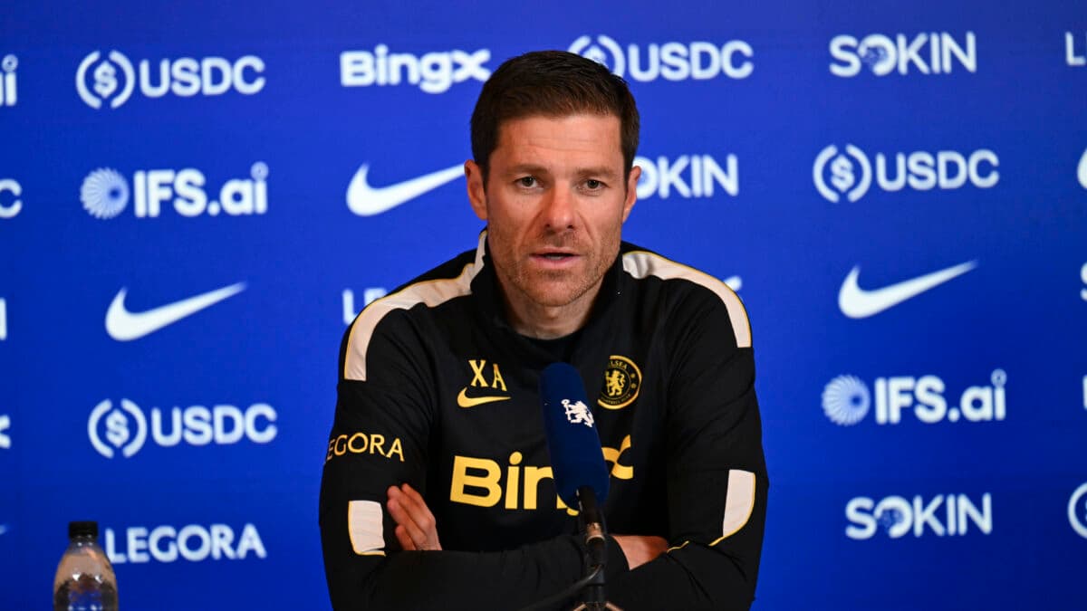 Xabi Alonso diz que “não há conversas” para emprestar Estêvão; assista