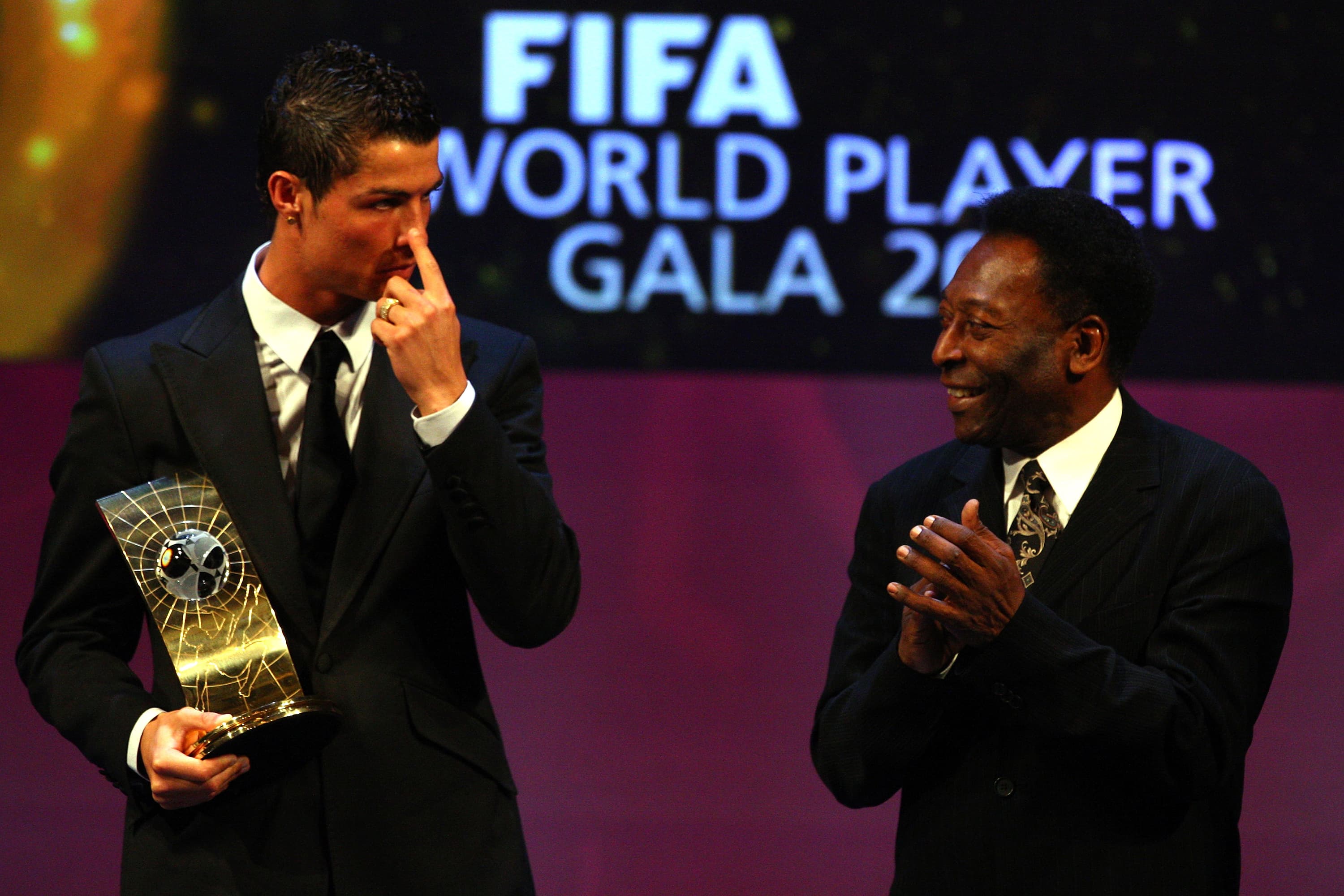 Entenda as diferenças entre a Bola de Ouro e o prêmio da Fifa