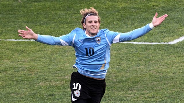 Forlán relembra trio com Suárez e Cavani na seleção uruguaia