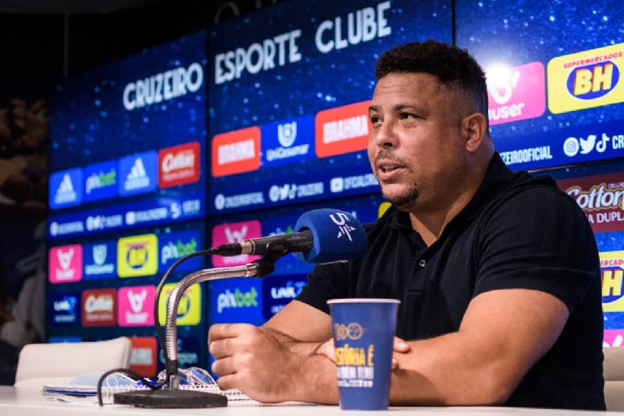 Clube de Ronaldo Fenômeno detona Manchester City após perder zagueiro de 18 anos