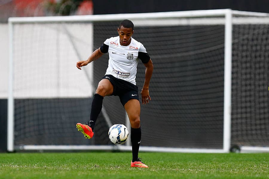 Defesa de Robinho faz novo pedido de liberdade para o jogador