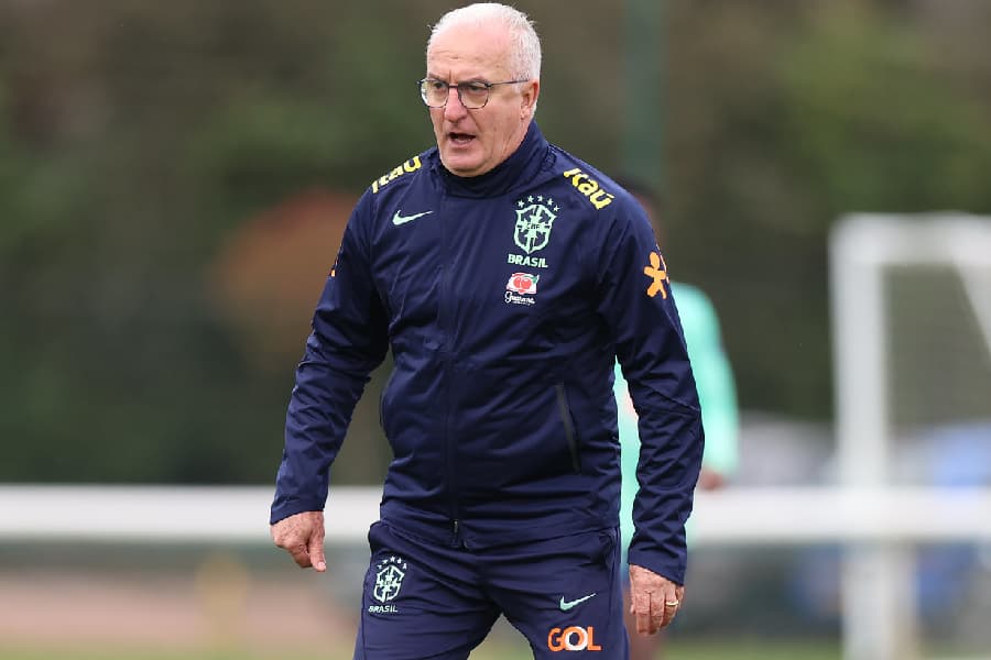 Dorival lembra convívio com Robinho, mas concorda com prisão: ‘Por mais que me doa’