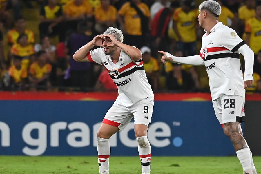Na estreia de Zubeldía, São Paulo bate o Barcelona em Guayaquil