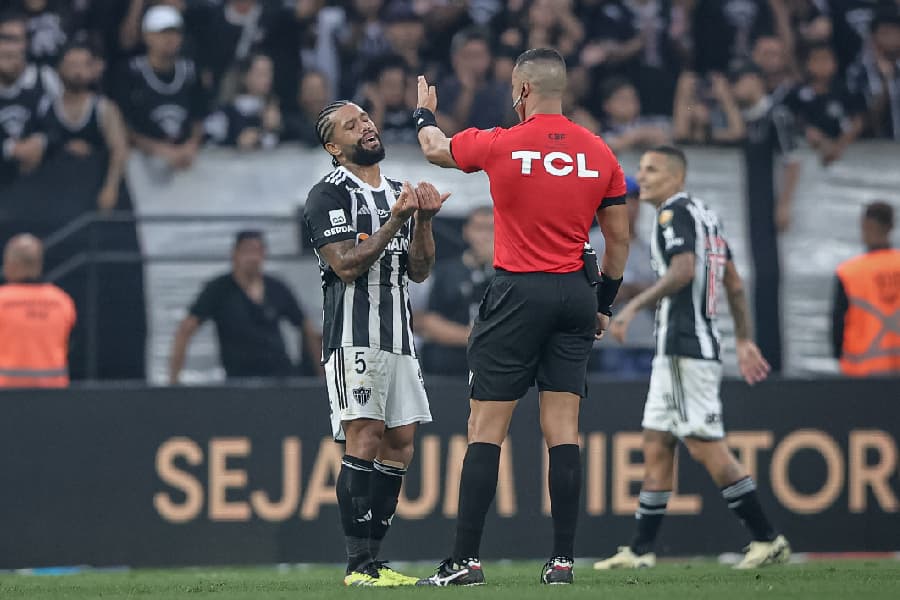 Arbitragem é destaque na 1ª rodada do Brasileirão; os lances polêmicos