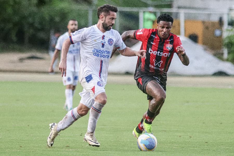 Vitória larga na frente e Bahia responde para empate no clássico Ba-Vi