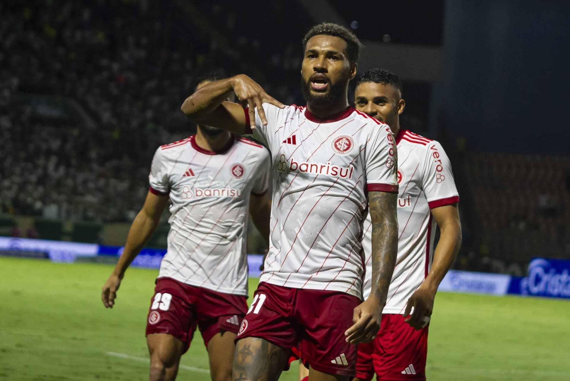 Inter surpreende Palmeiras em Barueri e confirma reação no Brasileirão