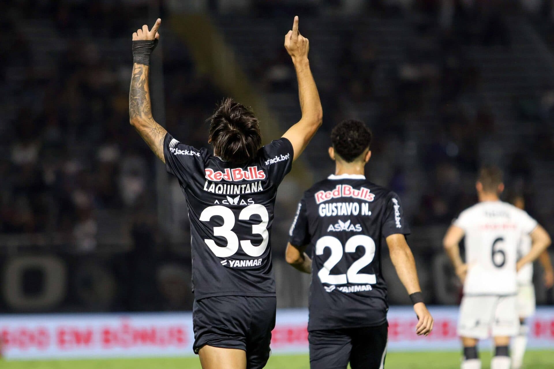 Bragantino vence o Vasco e segue invicto no Brasileirão