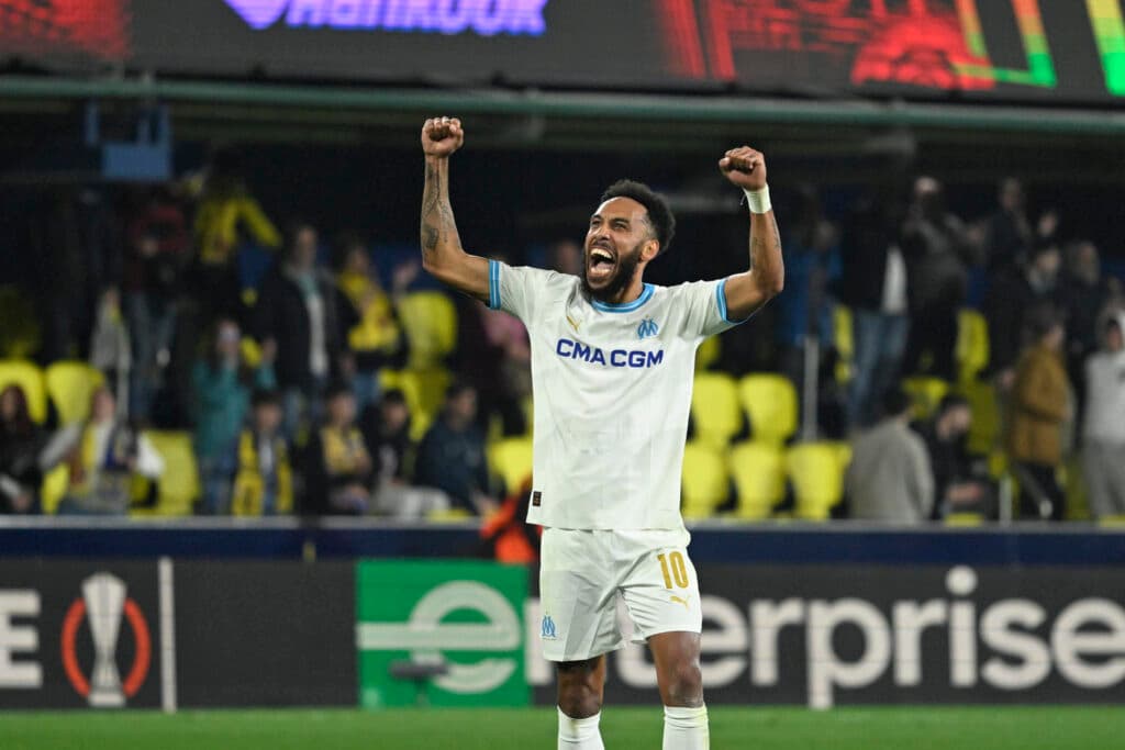 Aubameyang retoma confiança e faz história pelo Olympique de Marselha