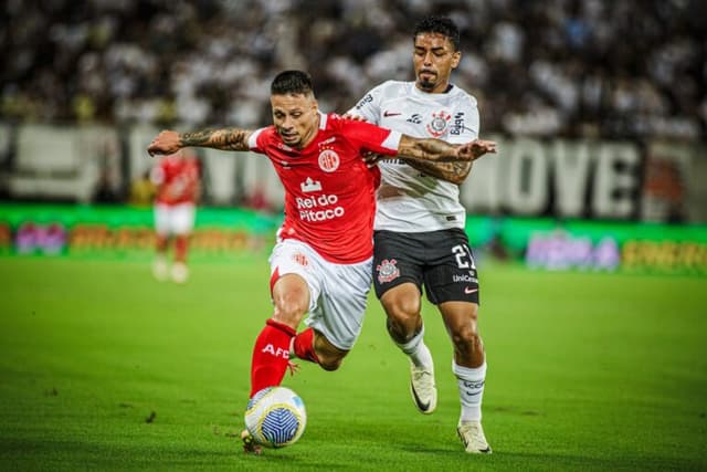 De virada, Corinthians bate América em Natal e se aproxima de vaga