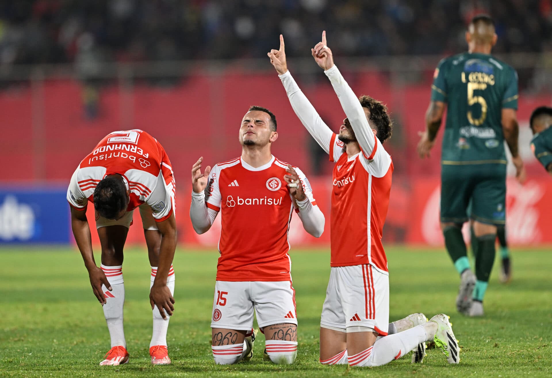 Inter vence Tomayapo e leva decisão para rodada final da Sul-Americana