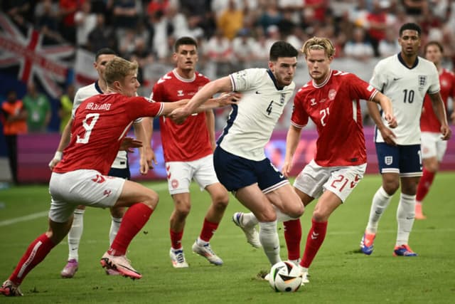 Euro: Dinamarca e Inglaterra ficam no empate e embolam grupo