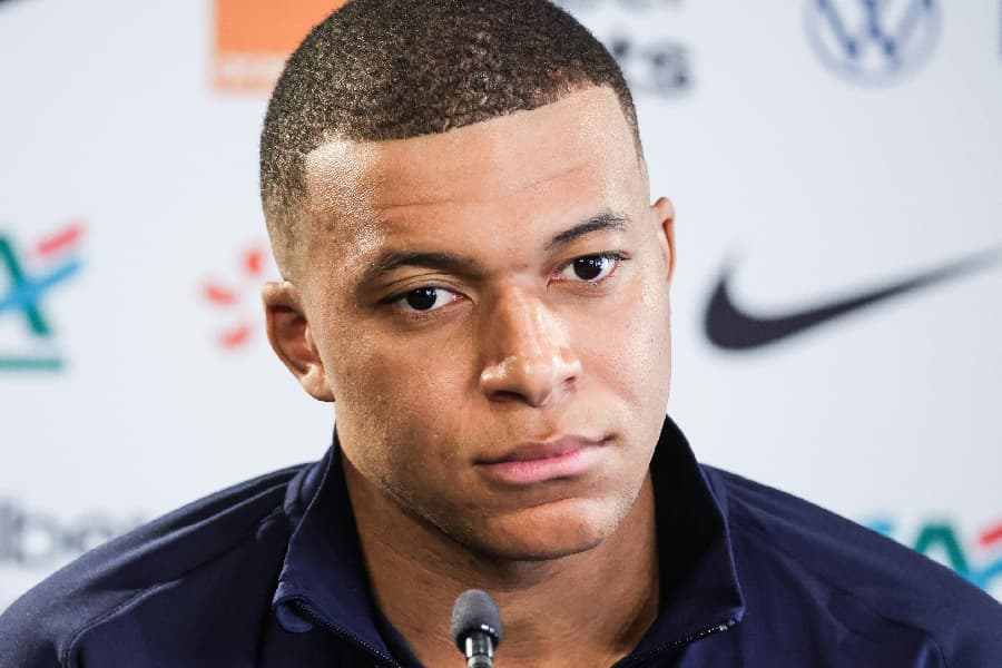 Mbappé reduz salário, mas chega como mais caro do Real
