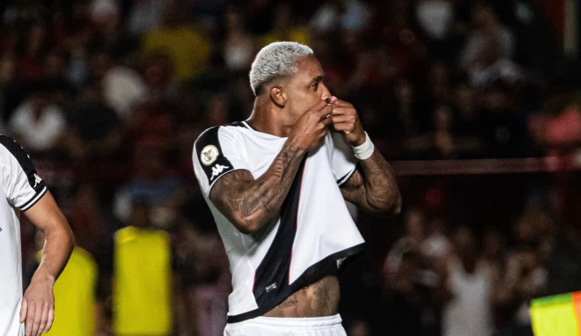 Vasco vence Atlético-GO fora de casa e salta na tabela