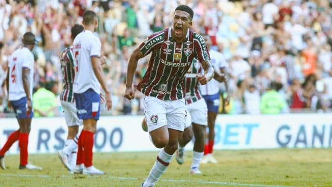 Fluminense vence o Bahia e chega perto de sair do Z4