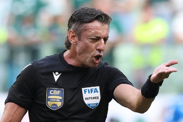 Espanha x Arábia Saudita terá arbitragem de brasileiro