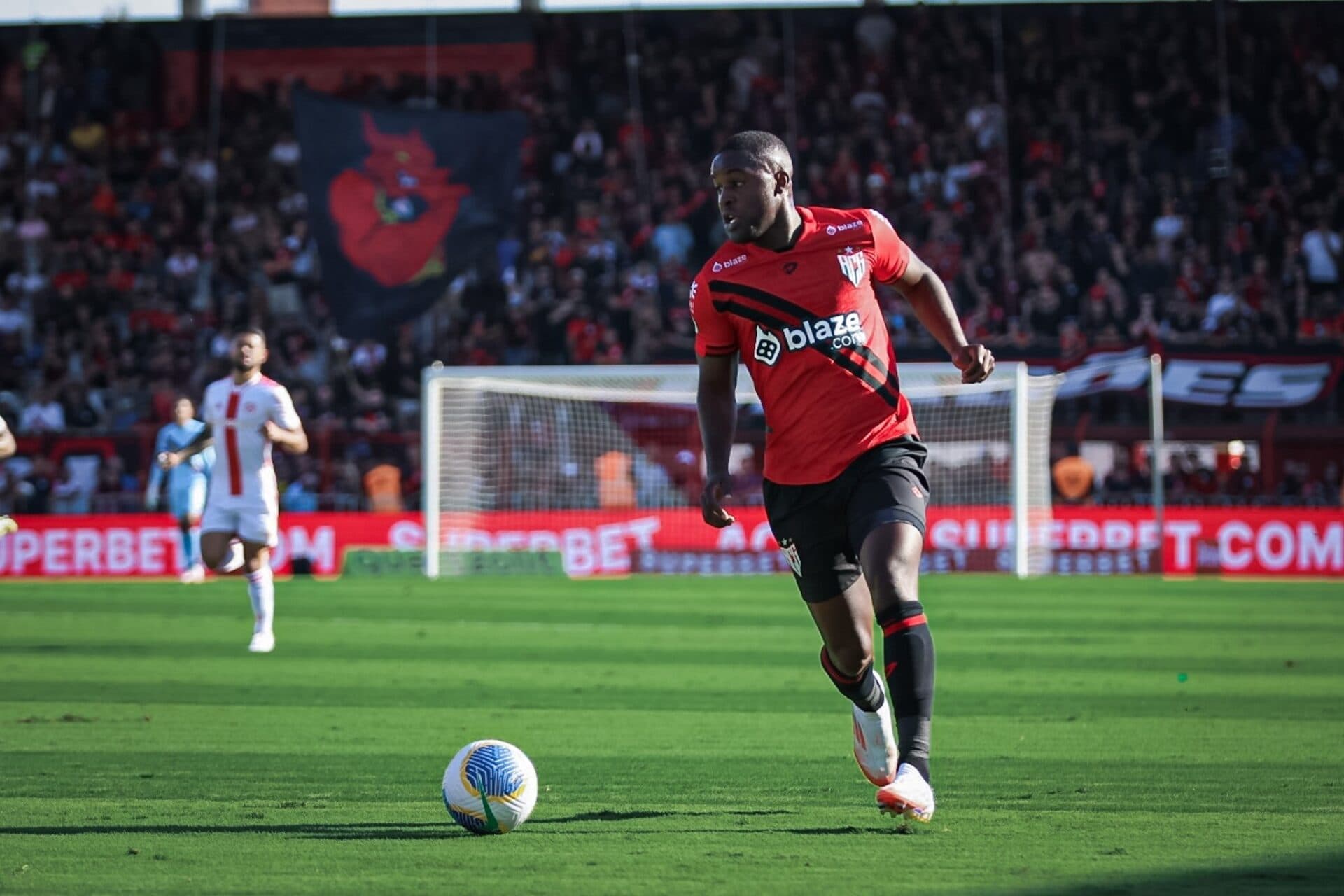 Atlético GO supera o Internacional e vence a primeira em casa