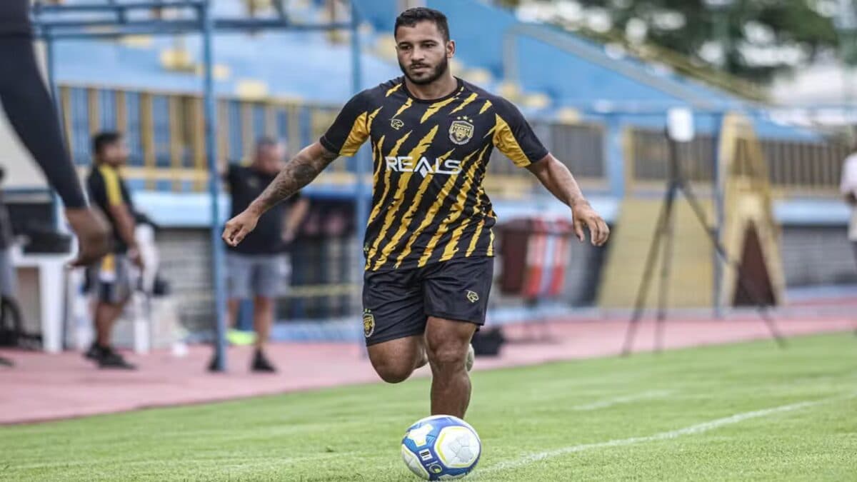 Dentinho sente dores e adia novamente a estreia pelo Amazonas