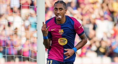Raphinha anota hat-trick e Barcelona segue 100% em La Liga