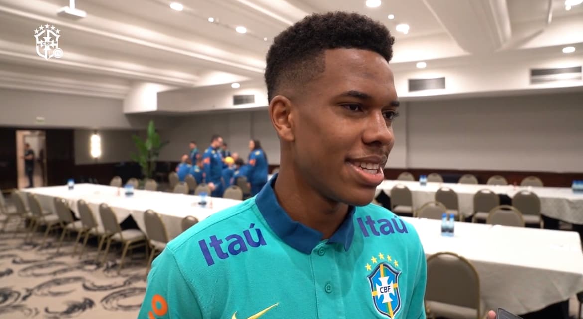 Seleção chega a Curitiba; agenda do Brasil na Data Fifa