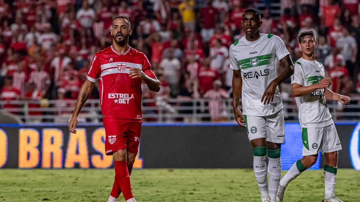 Coritiba marca nos acréscimos e vence o CRB na Série B