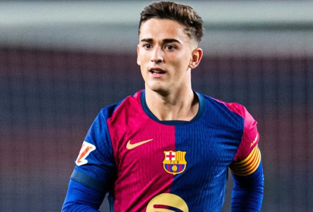 Barcelona anuncia renovação de astro da base