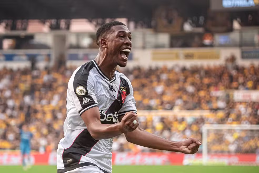 Atacante do Vasco entra na mira de gigantes europeus