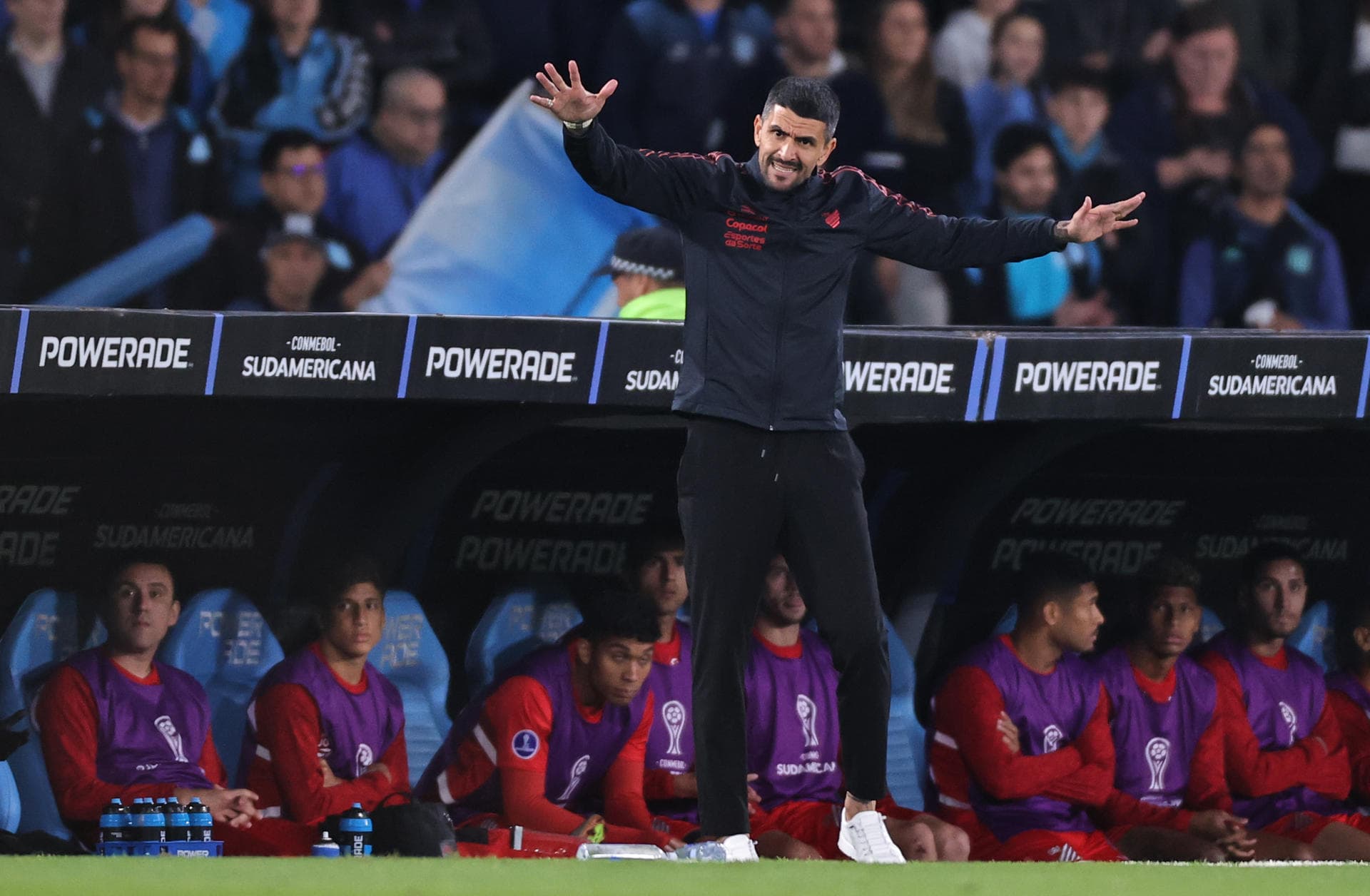 Lucho precisa triplicar número de vitórias da carreira para salvar Athletico