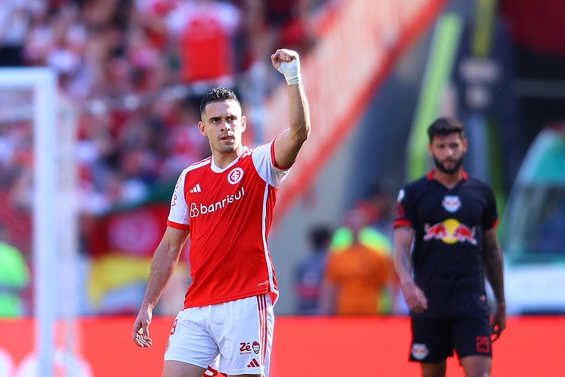 Internacional goleia o RB Bragantino e luta pelo título segue viva