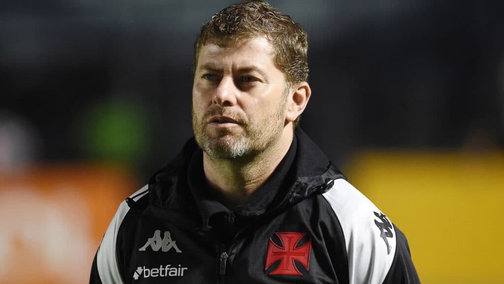 Brasileirão de 2024 chega a 19 trocas de técnico