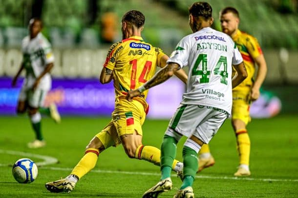 América MG goleia o rebaixado Brusque e termina bem a série B