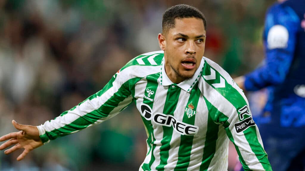 Vitor Roque ultrapassa Endrick no futebol espanhol; entenda