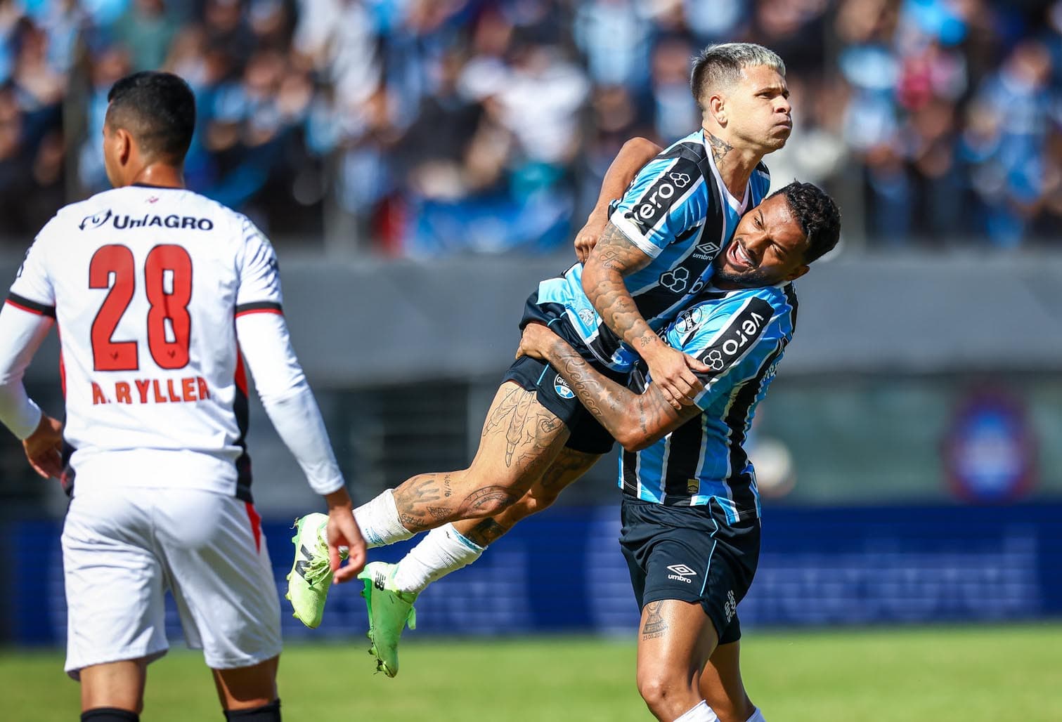 Vitória x Grêmio: horário, escalações e onde assistir