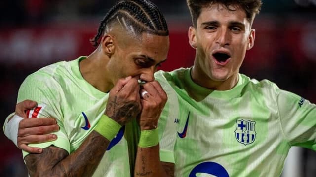 Raphinha marca duas vezes, e Barcelona goleia o Mallorca em LaLiga